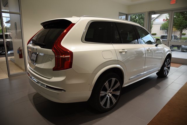 Used 2023 Volvo XC90 T8 Ultimate w/ Lounge Package image 3