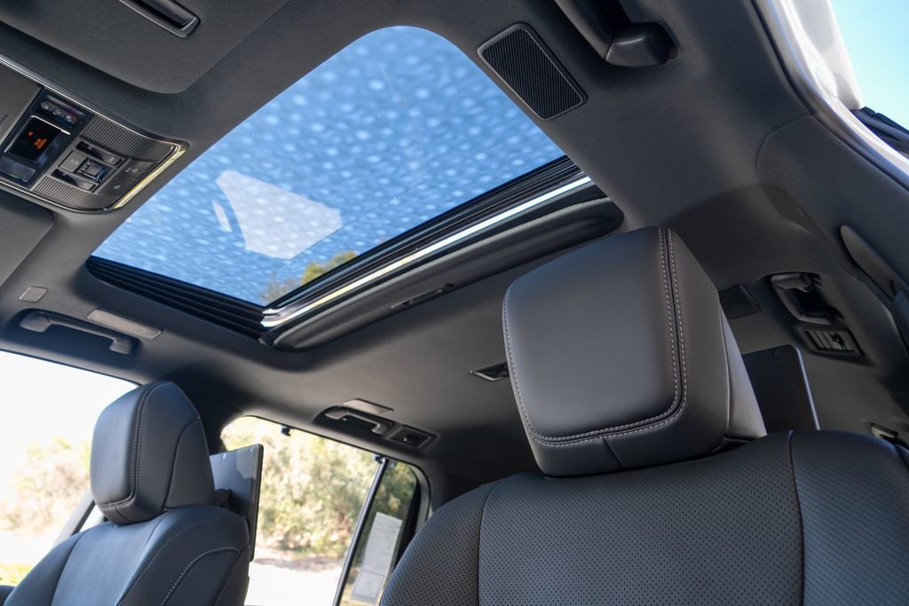 New 2026 Lexus LX 700h Luxury image 18