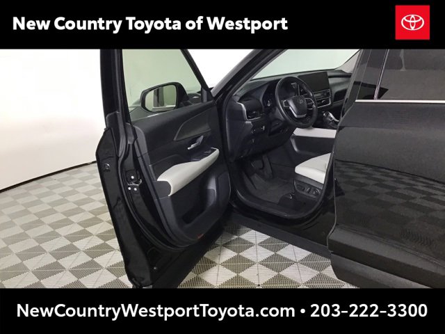 Used 2024 Toyota Grand Highlander XLE image 10