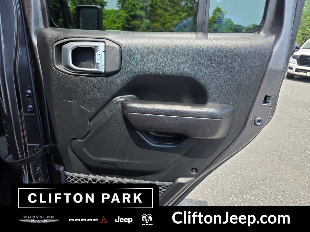 Used 2021 Jeep Gladiator Mojave AWD/4WD image 17