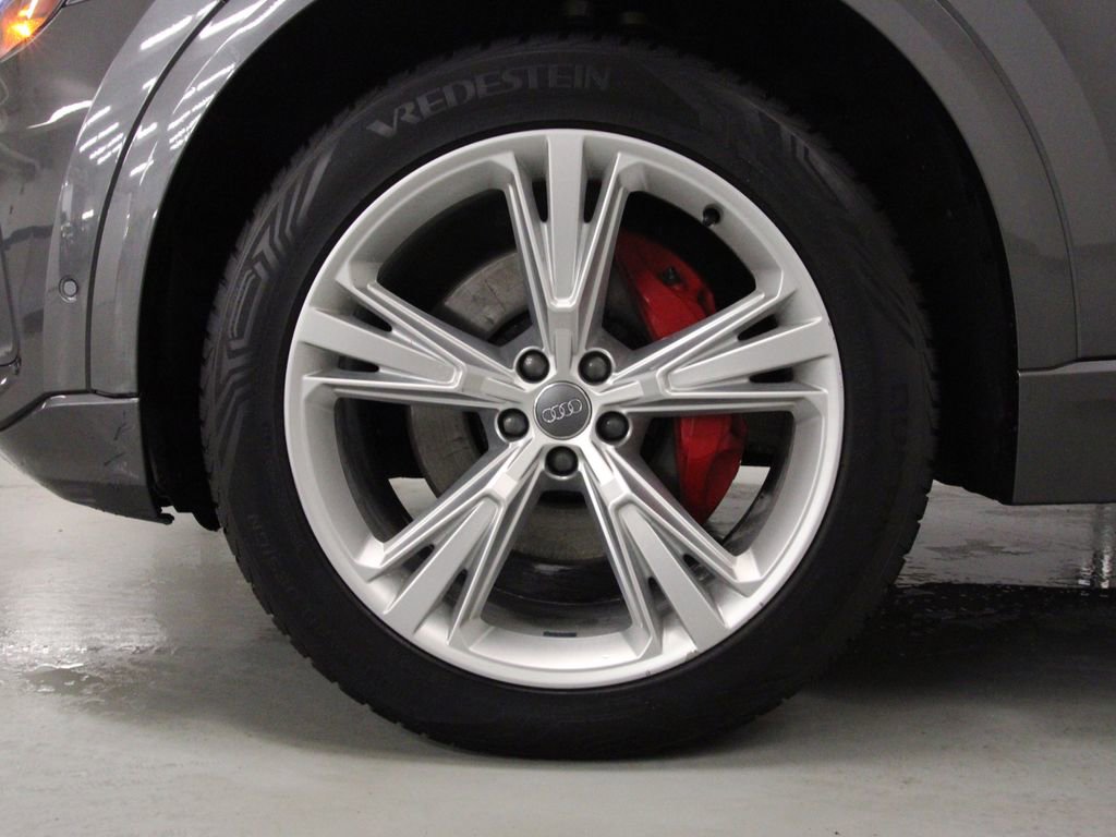 Used 2019 Audi Q8 Premium Plus w/ Premium Plus image 11
