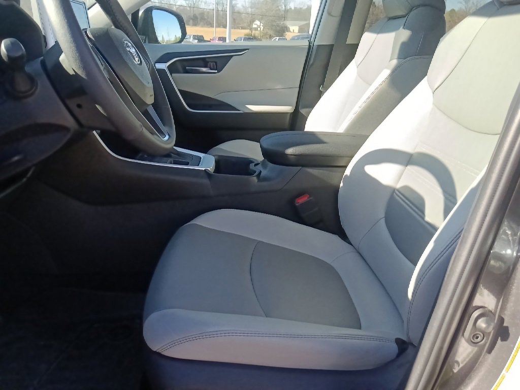 Used 2024 Toyota RAV4 XLE Premium image 15