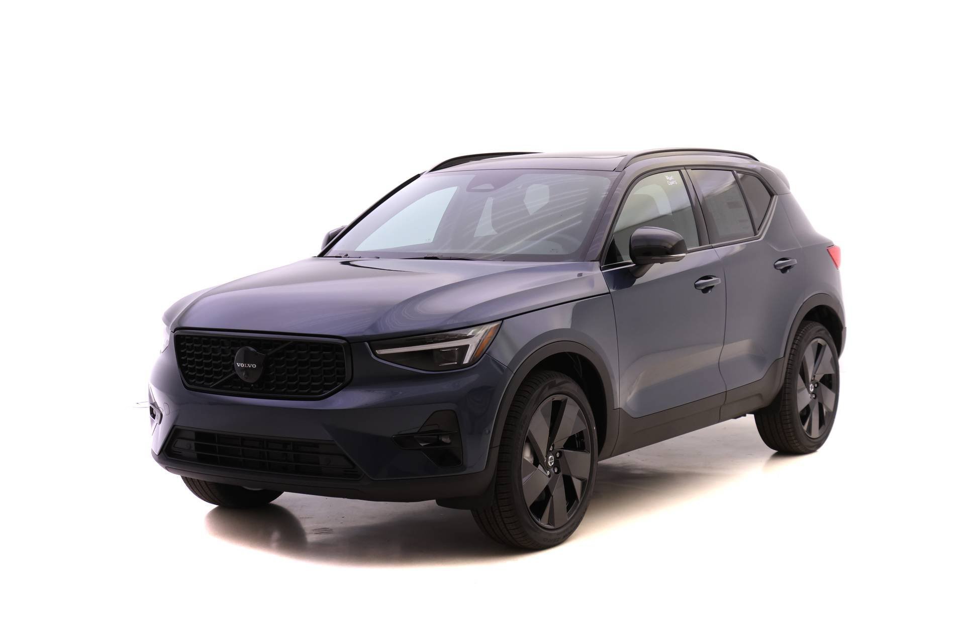 New 2026 Volvo XC40 B5 Ultra w/ Protection Package Premier