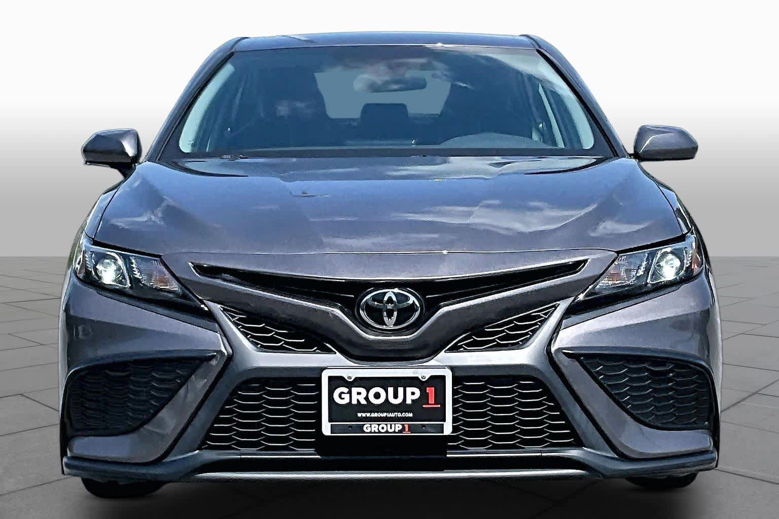 Used 2023 Toyota Camry SE FWD image 4
