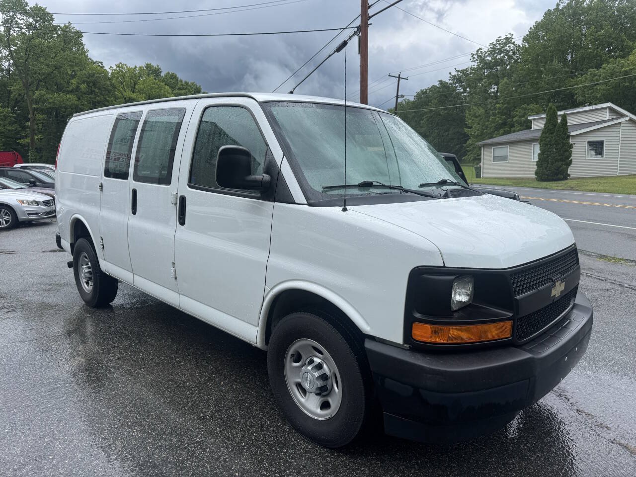 Used 2017 Chevrolet Express 2500 RWD image 5