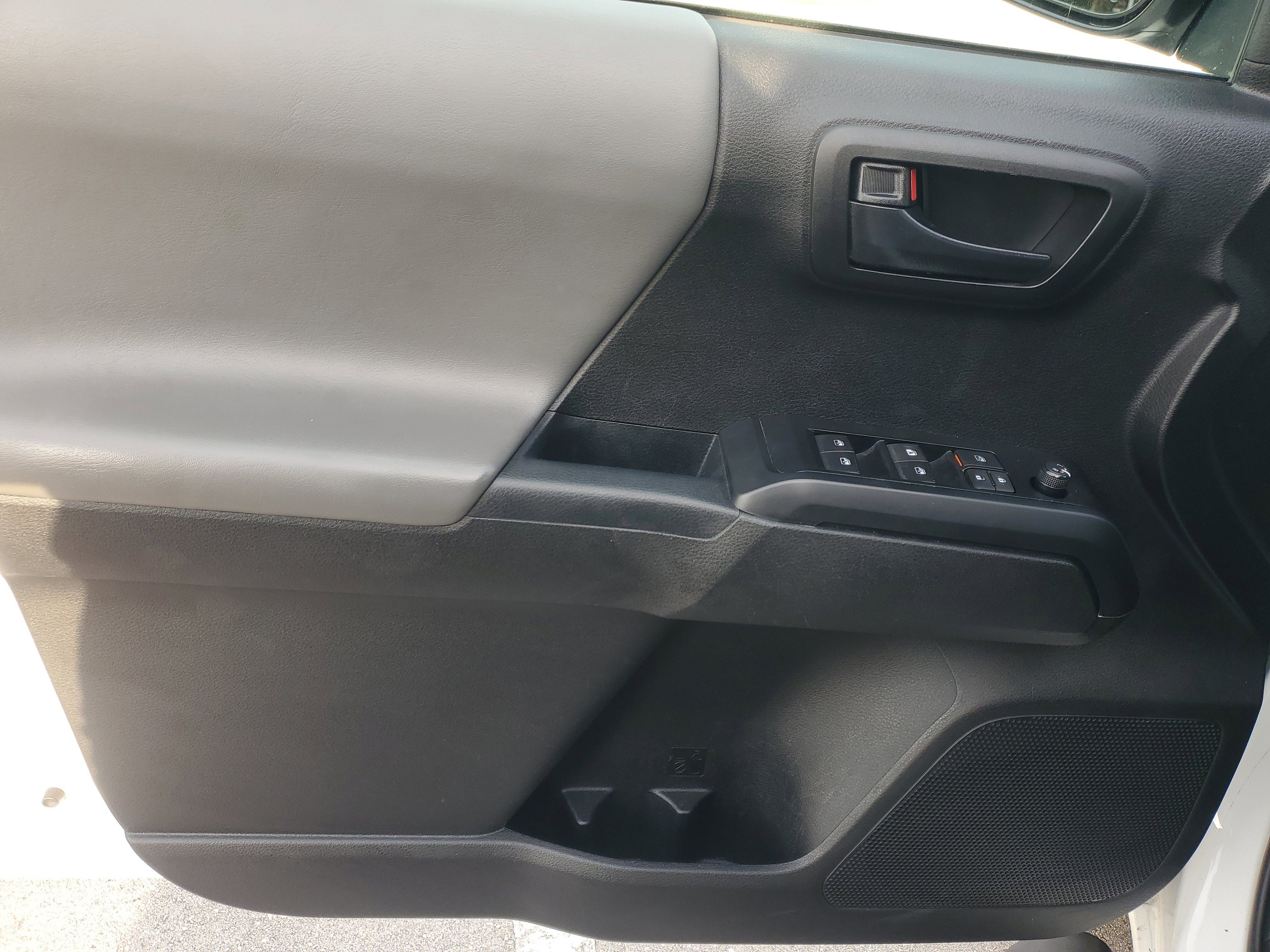 Used 2022 Toyota Tacoma SR w/ SR Convenience Package RWD image 17