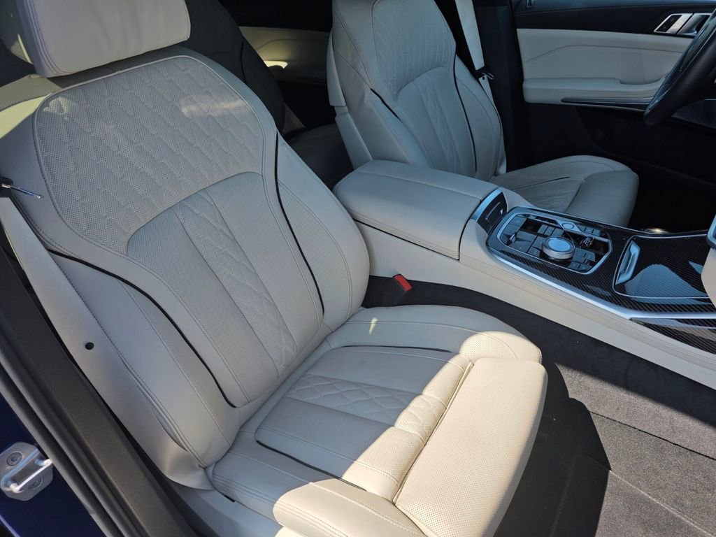 Certified 2025 BMW X7 M60i image 30