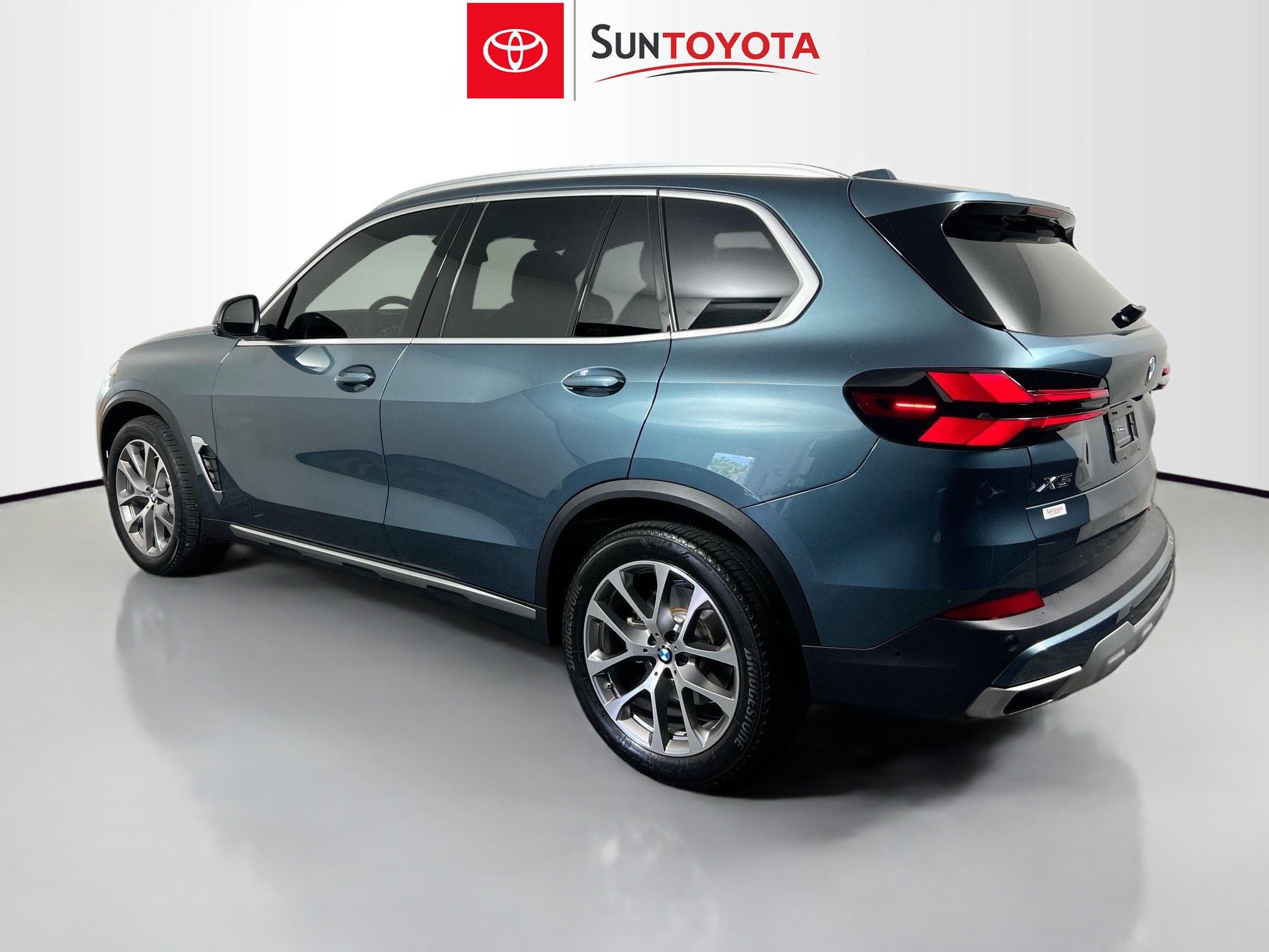 Used 2024 BMW X5 xDrive40i w/ Premium Package AWD/4WD image 6