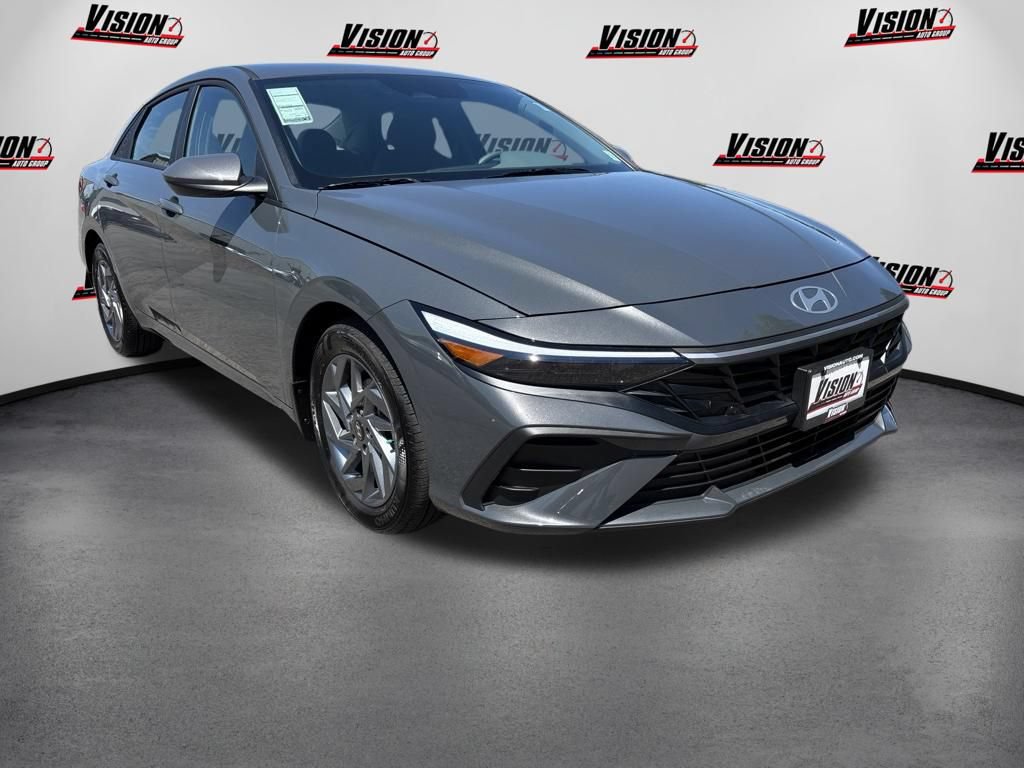 Certified 2024 Hyundai Elantra SEL FWD image 3
