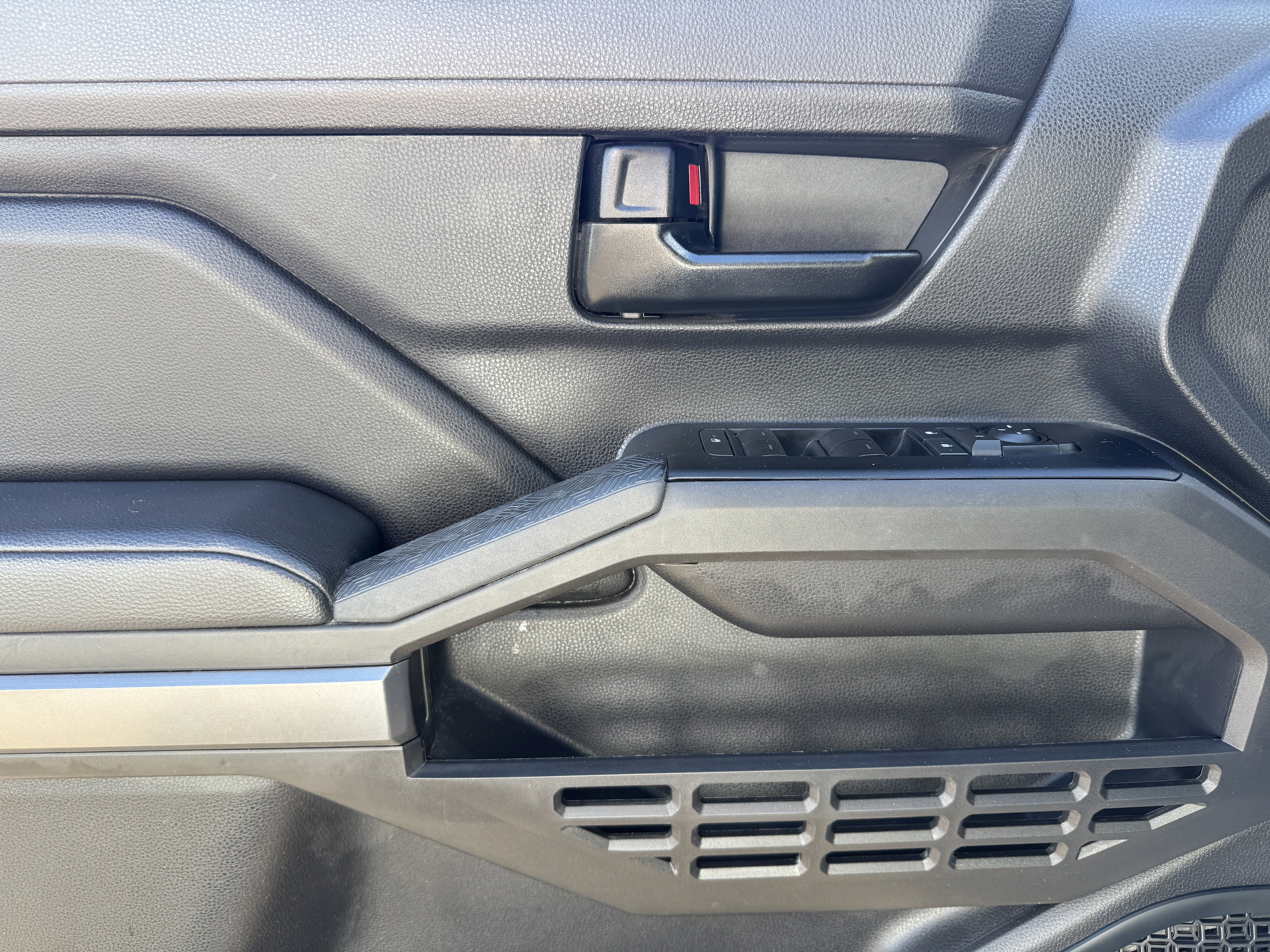 Certified 2024 Toyota Tacoma SR5 image 9