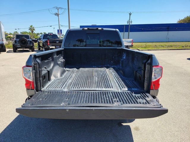 Used 2018 Nissan Titan SV image 11
