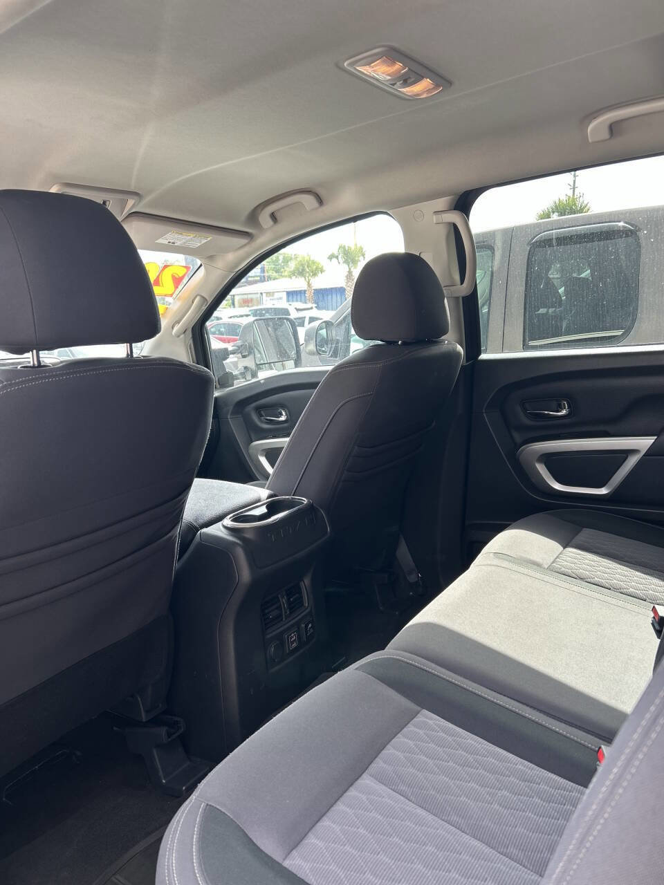 Used 2020 Nissan Titan SV w/ SV Convenience Package image 16