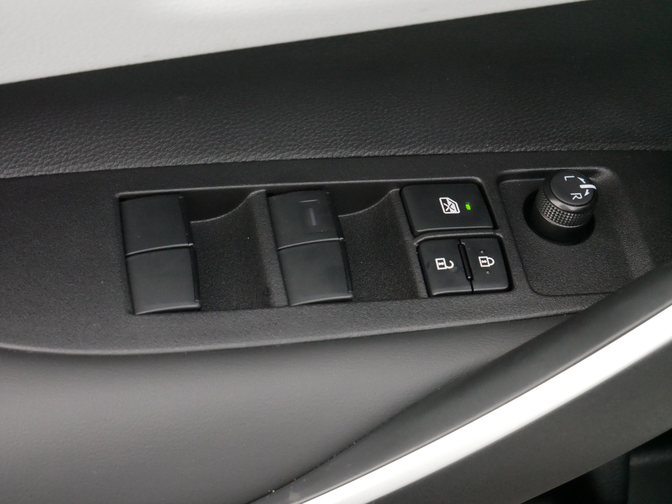 Certified 2025 Toyota Corolla SE image 19