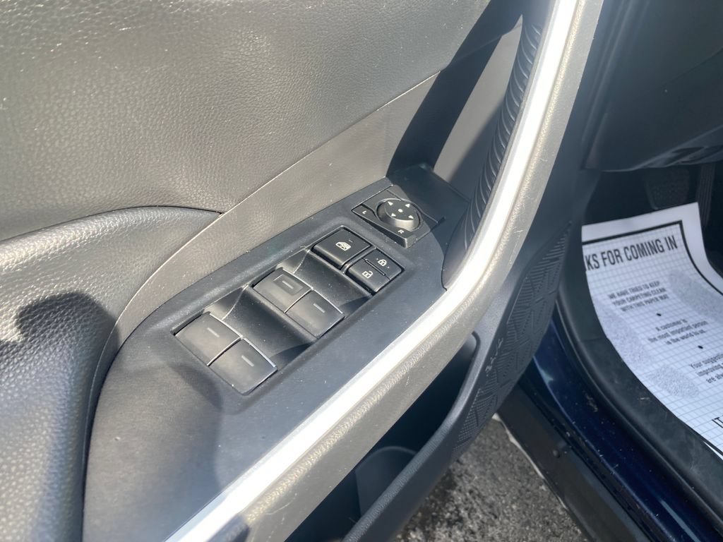 Used 2022 Toyota RAV4 XLE AWD/4WD image 14