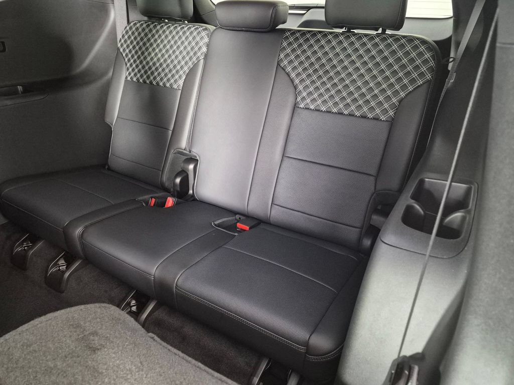 Used 2025 GMC Acadia Denali FWD image 28