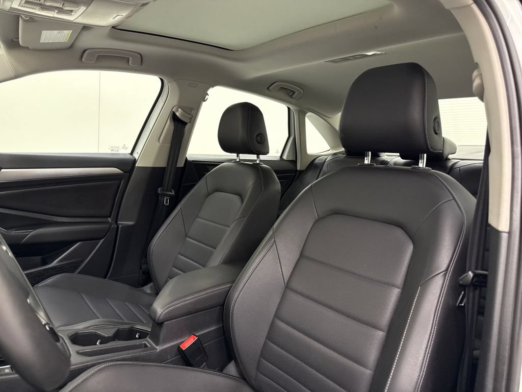Used 2021 Volkswagen Jetta SE w/ SE Cold Weather Package FWD image 13