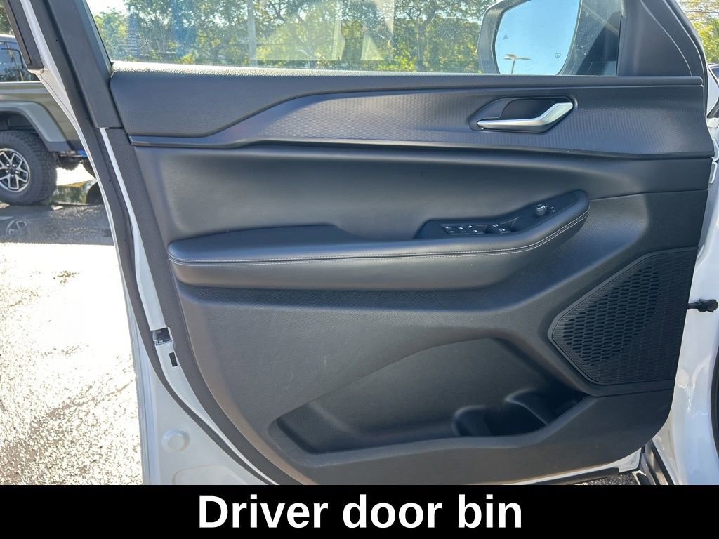 Certified 2023 Jeep Grand Cherokee L Laredo image 35