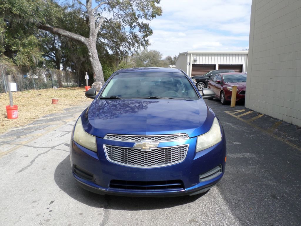 Used 2013 Chevrolet Cruze LS image 3