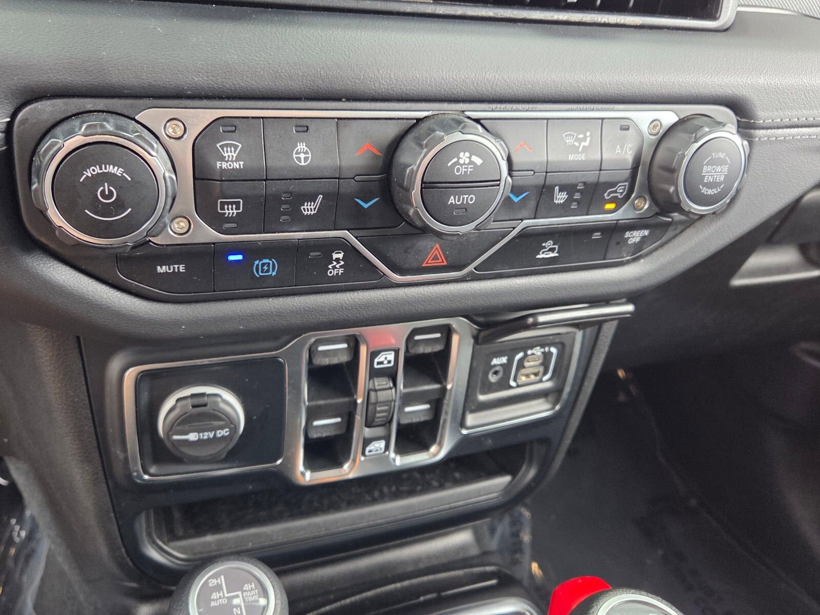 Used 2024 Jeep Wrangler Unlimited Sahara image 22