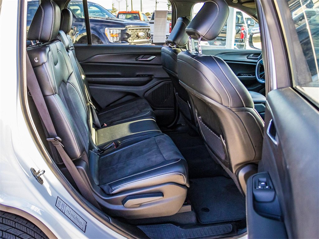 Used 2024 Jeep Grand Cherokee L Laredo image 16