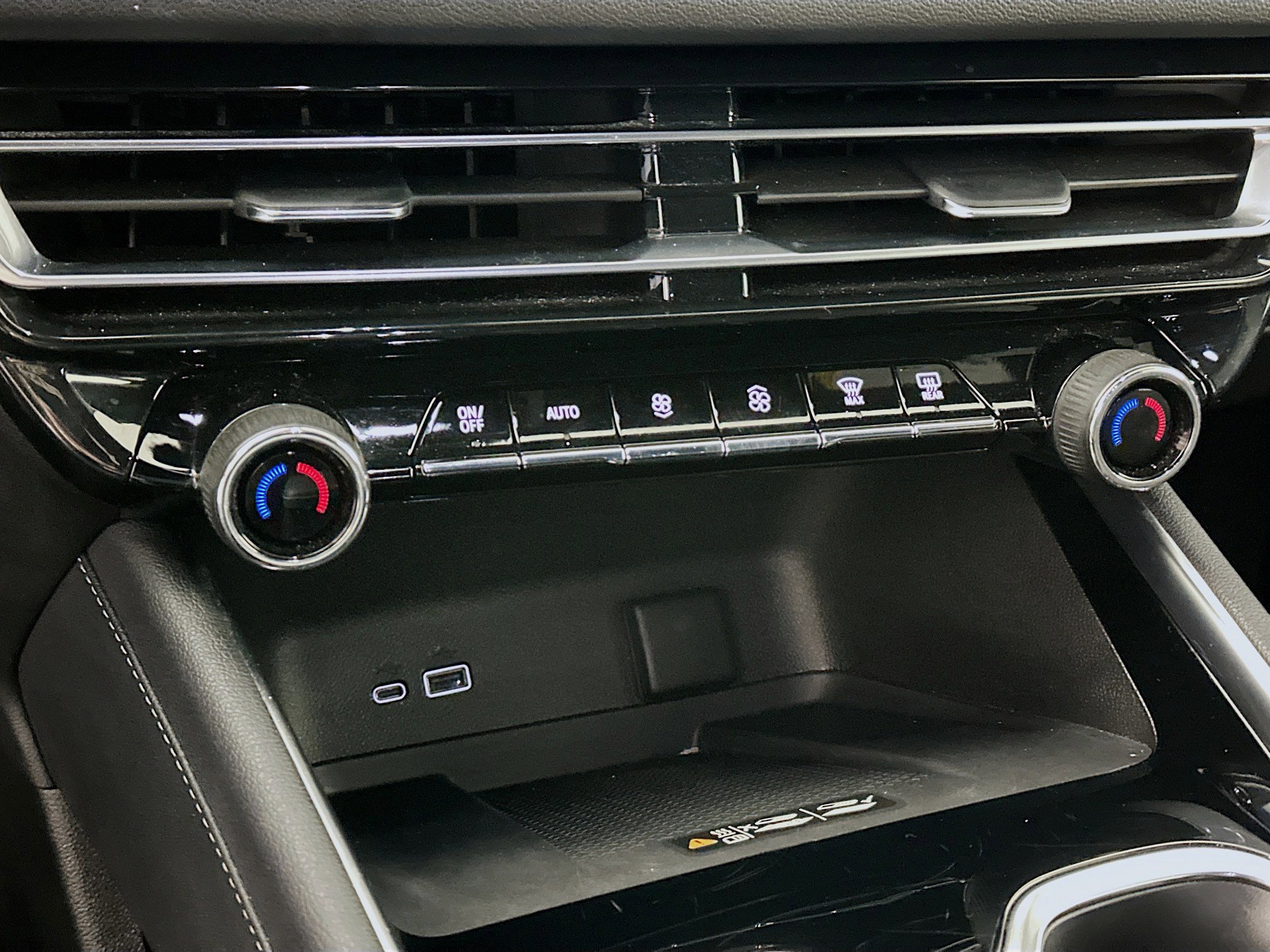 Used 2025 Chevrolet Traverse LT image 24