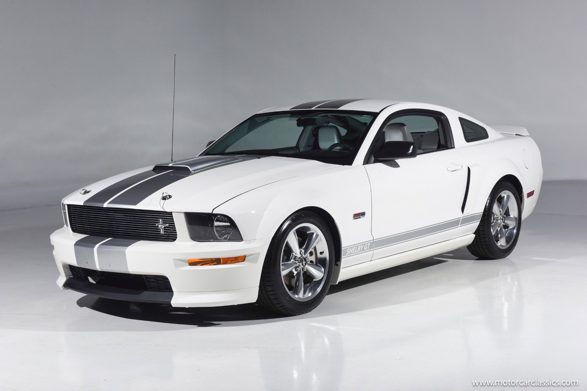 Used 2007 Ford Mustang GT RWD image 3