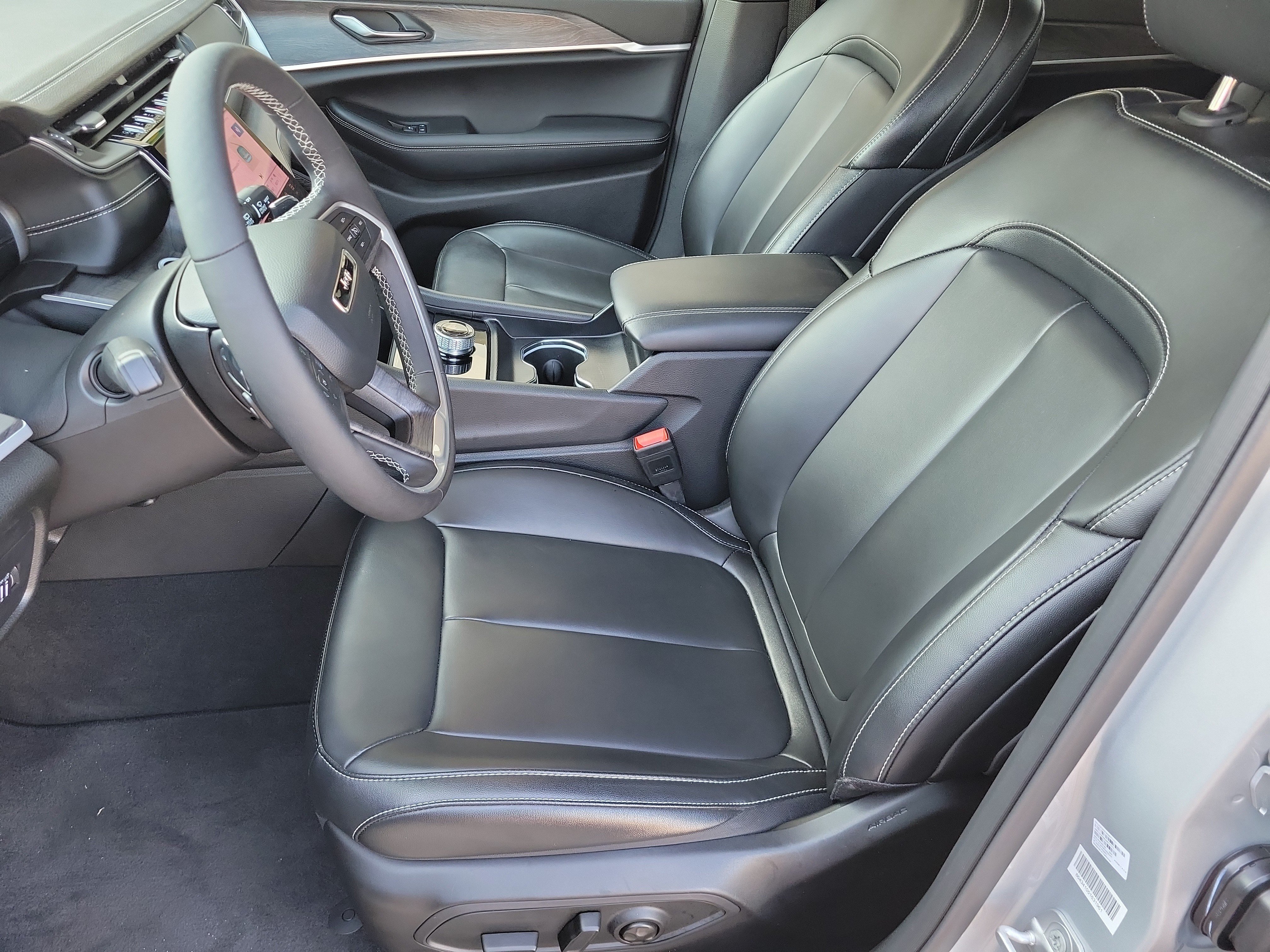 Used 2025 Jeep Grand Cherokee L Limited w/ Black Appearance Package RWD image 9