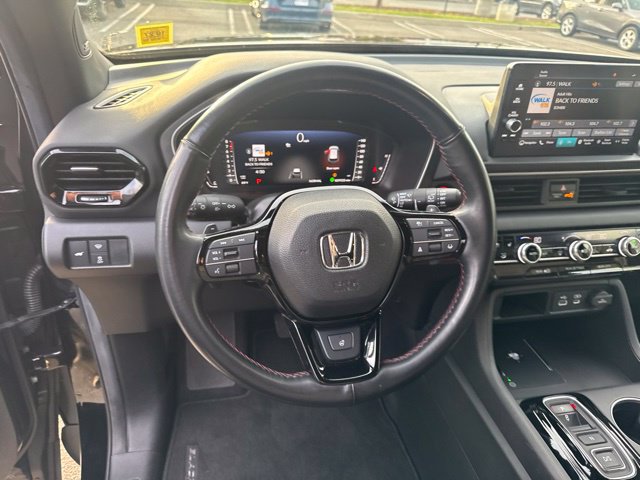 Certified 2025 Honda Pilot Black Edition image 15