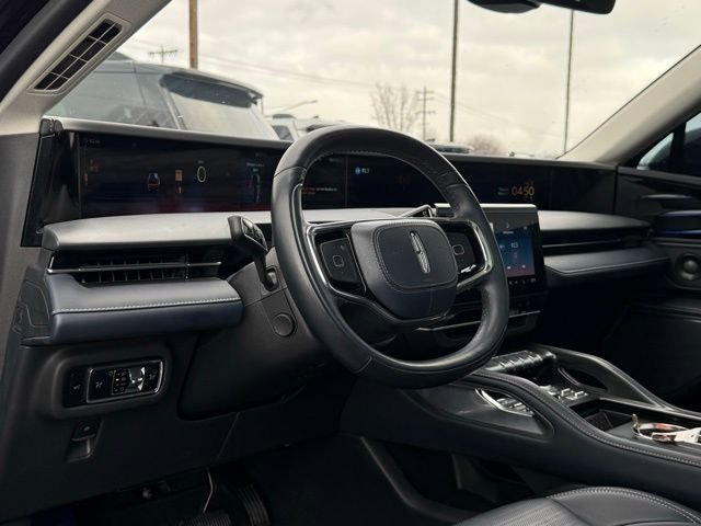 Used 2025 Lincoln Nautilus Reserve image 18