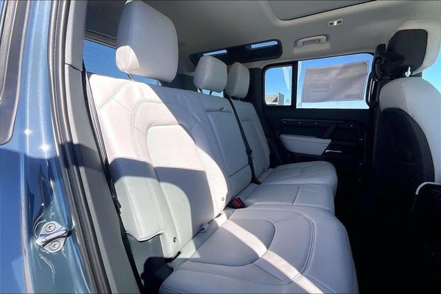 New 2026 Land Rover Defender 110 X-Dynamic SE image 11