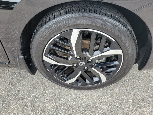 Certified 2025 Nissan Versa SR w/ Trunk Package FWD image 16