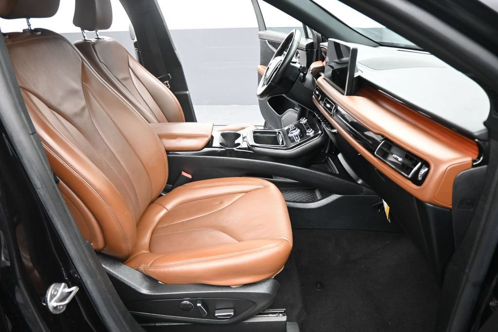 Used 2023 Lincoln Nautilus Reserve w/ Luxury Package FWD image 2