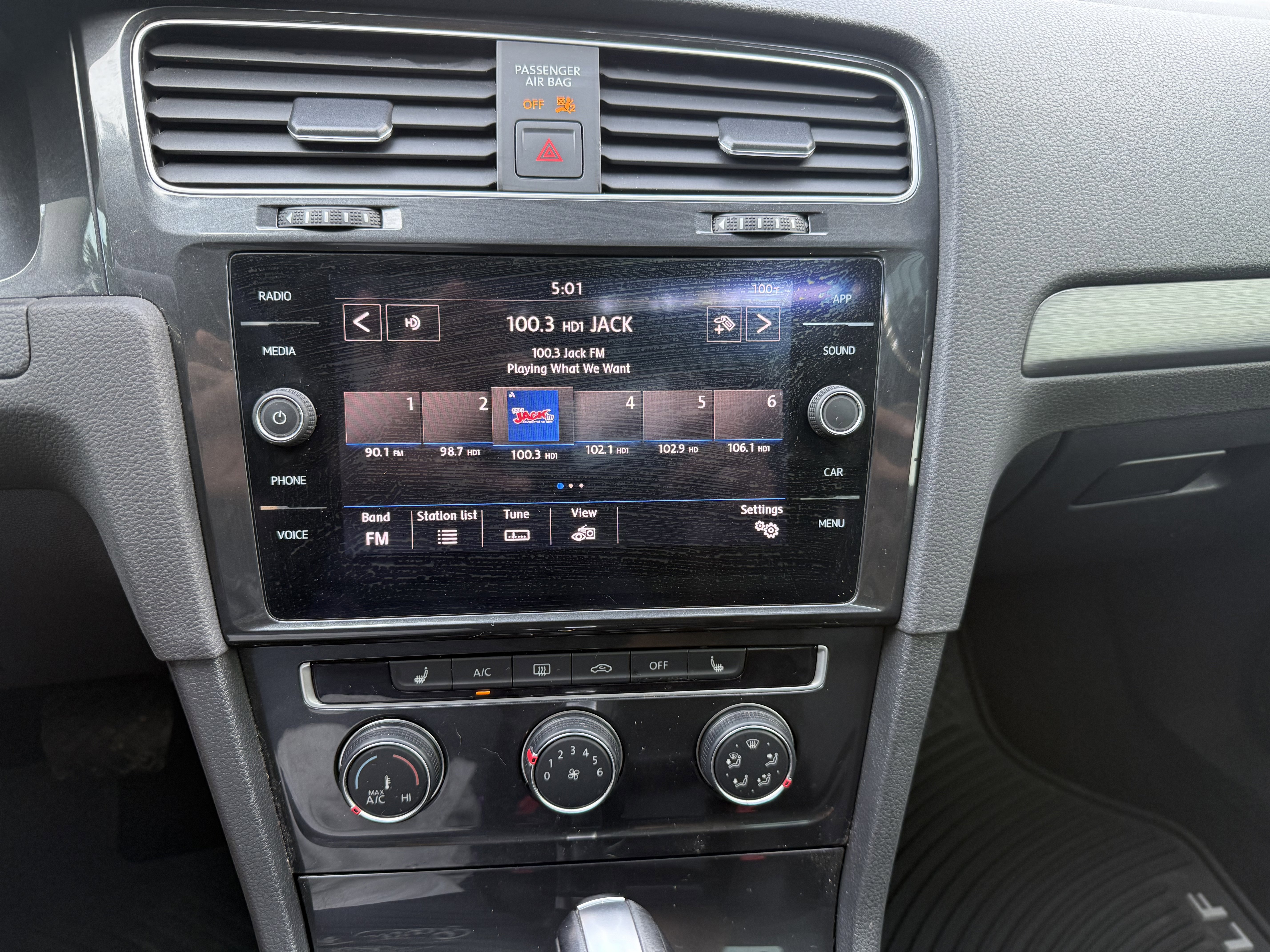 Used 2019 Volkswagen Golf SE image 34