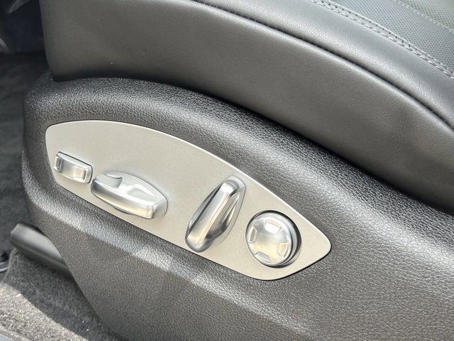 New 2025 Porsche Macan image 38