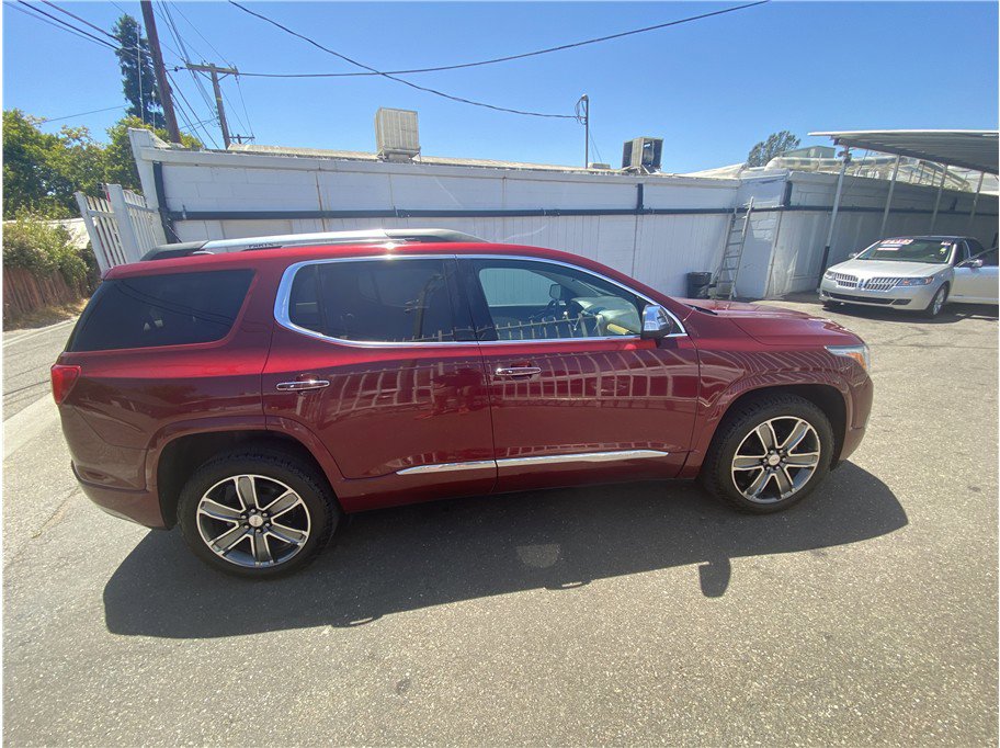 Used 2018 GMC Acadia Denali w/ Technology Package AWD/4WD image 8