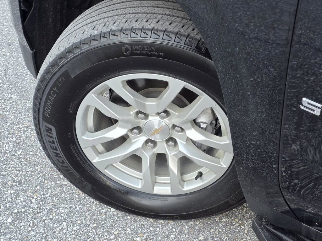 Used 2023 Chevrolet Suburban LT image 36