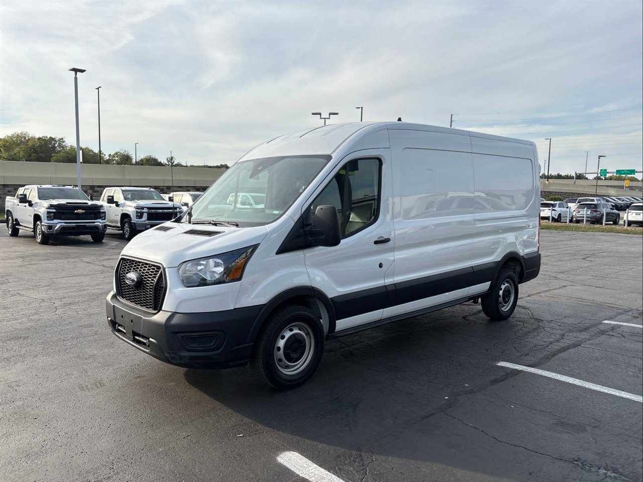 Used 2023 Ford Transit 250 Medium Roof image 4