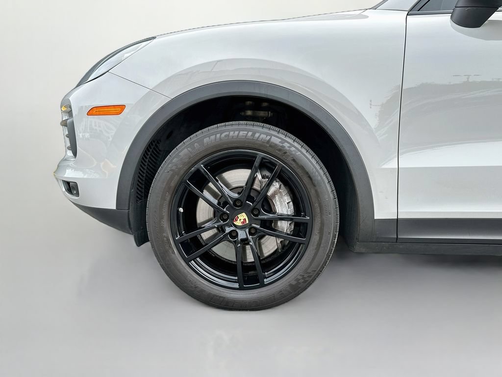 Certified 2023 Porsche Cayenne AWD/4WD image 33