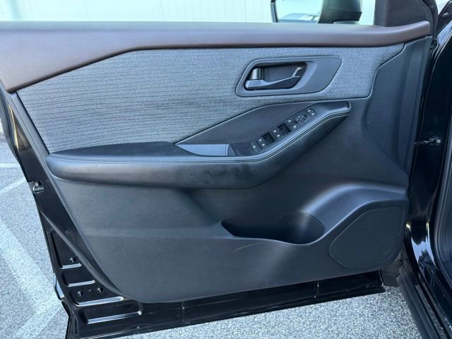 Used 2021 Nissan Rogue S image 16