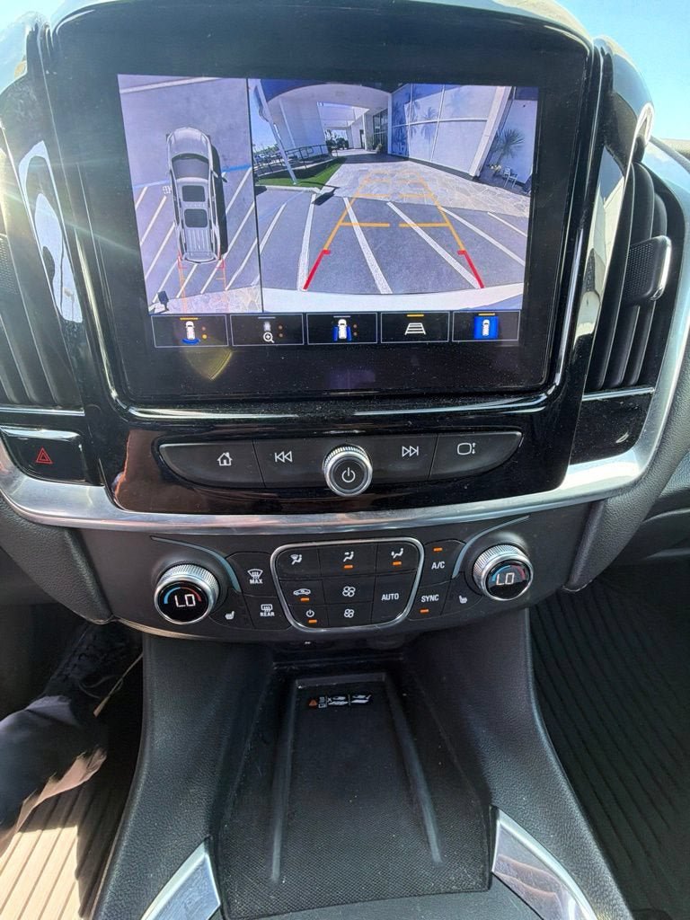 Used 2023 Chevrolet Traverse LT w/ Rear Camera Mirror Package AWD/4WD image 22