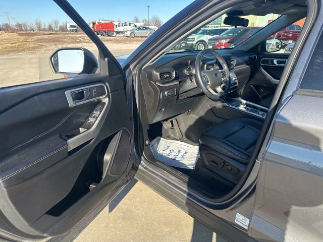 Used 2022 Ford Explorer XLT w/ Equipment Group 202A image 19