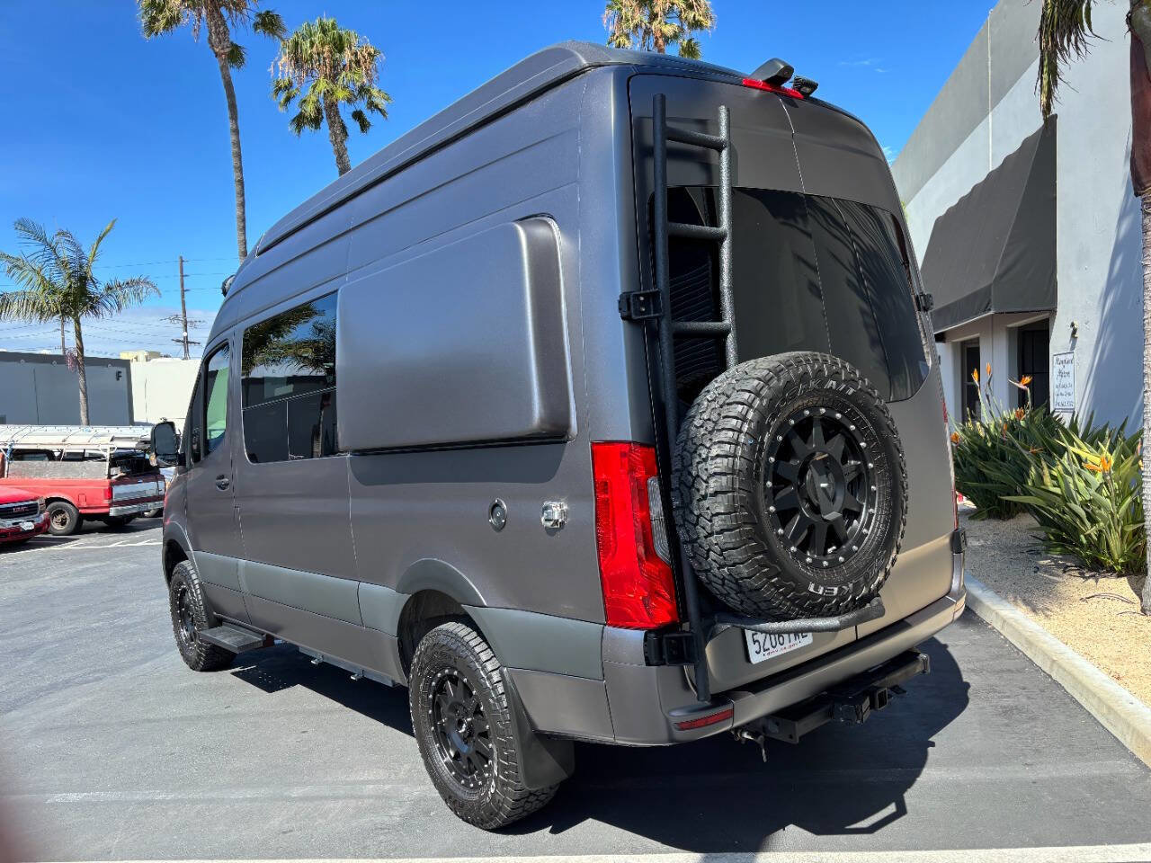 Used 2019 Mercedes-Benz Sprinter 4x4 144 w/ Comfort Plus Package image 3