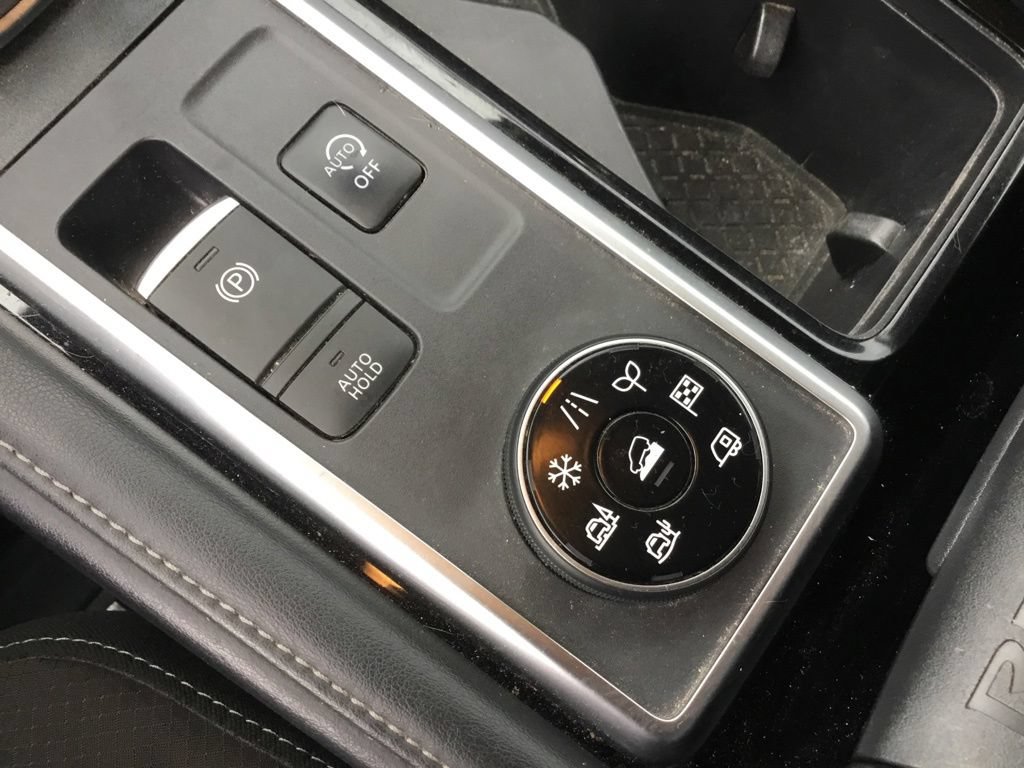 Used 2023 Nissan Pathfinder SL AWD/4WD image 19