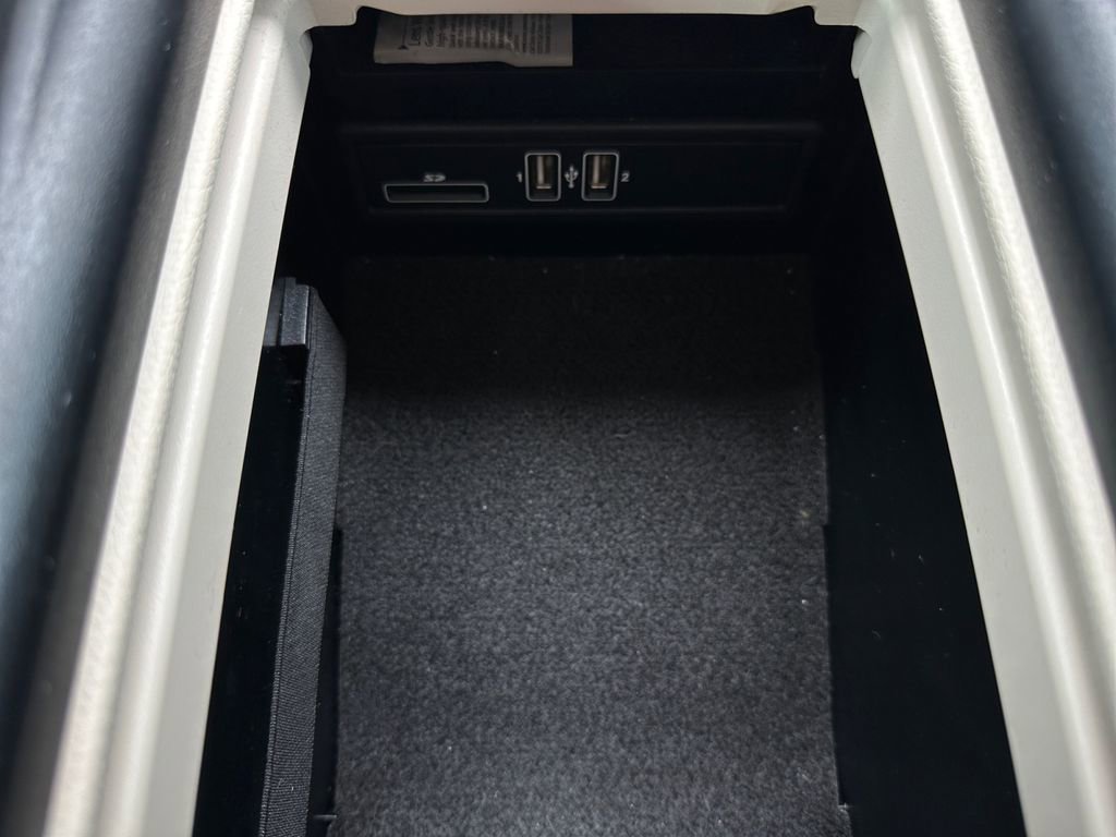 Used 2017 Mercedes-Benz E 300 image 32