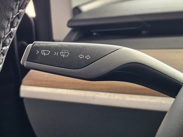 Used 2023 Tesla Model Y Long Range image 13