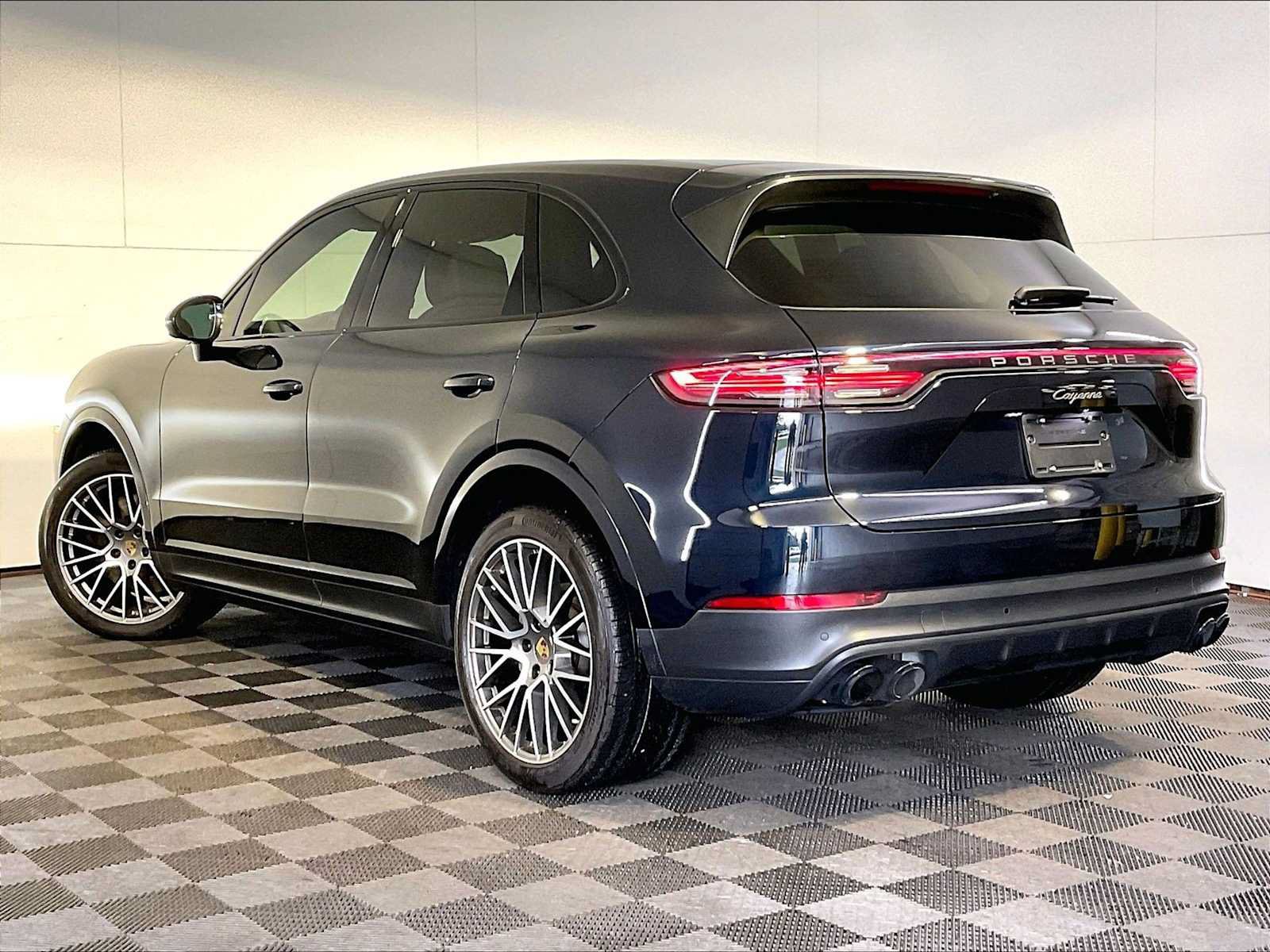 Certified 2022 Porsche Cayenne Platinum Edition AWD/4WD image 3