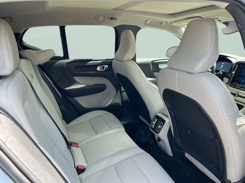 Used 2019 Volvo XC40 T5 Momentum image 22