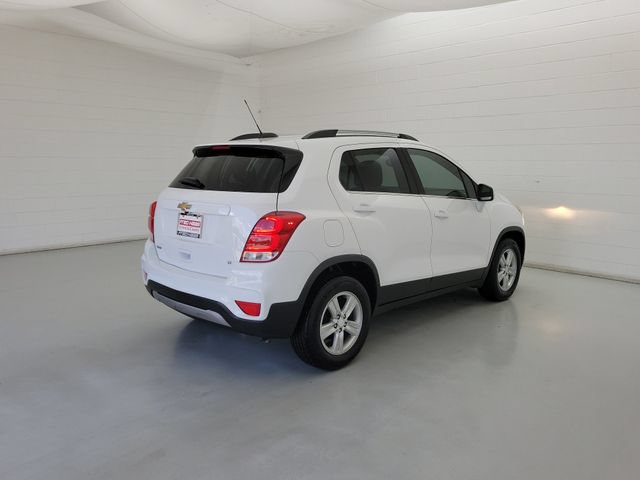 Used 2020 Chevrolet Trax LT w/ LPO, Cargo Package FWD image 5