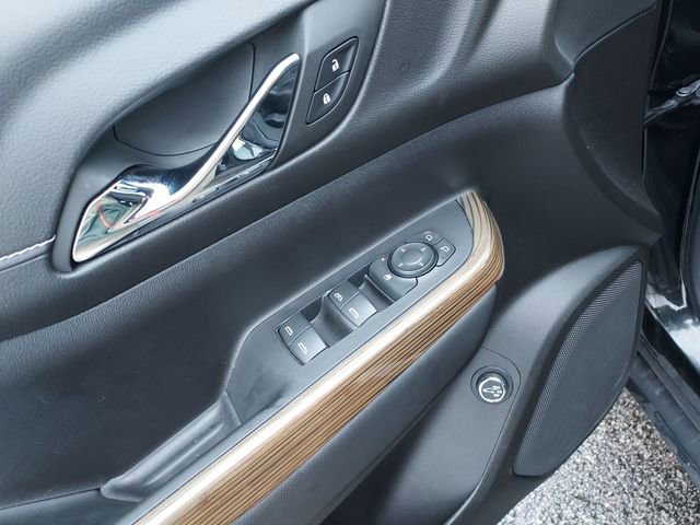 Used 2023 GMC Acadia SLE w/ Driver Convenience Package image 17