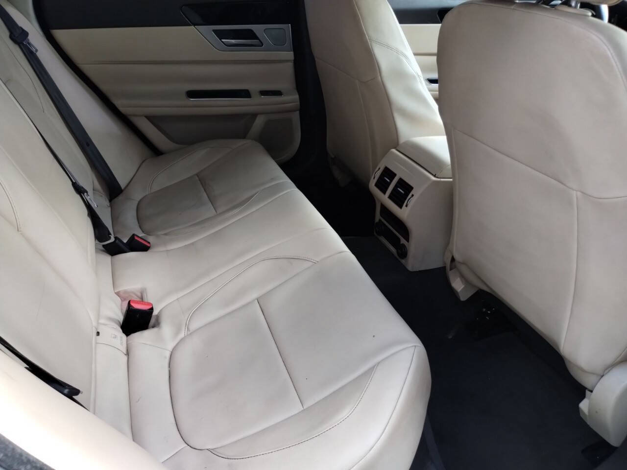 Used 2017 Jaguar XF Premium RWD image 46
